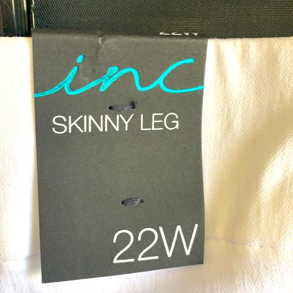 NWT INC international white/black-stretch 22W pant